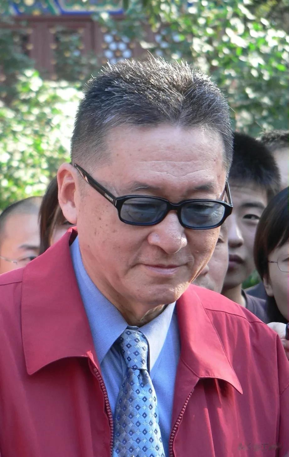 对于爱情，李敖说:

如果你不主动，美女凭什么看上你，不懂得拒绝，丑女就会上赶子