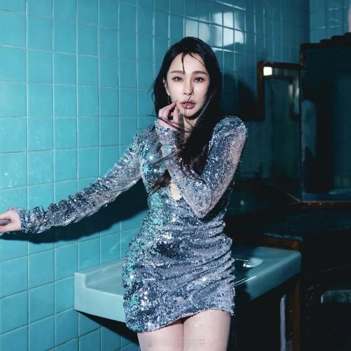 温岚经纪人发文，称温岚持续高烧未退并伴随剧烈腹痛，被送ICU接受治疗 
