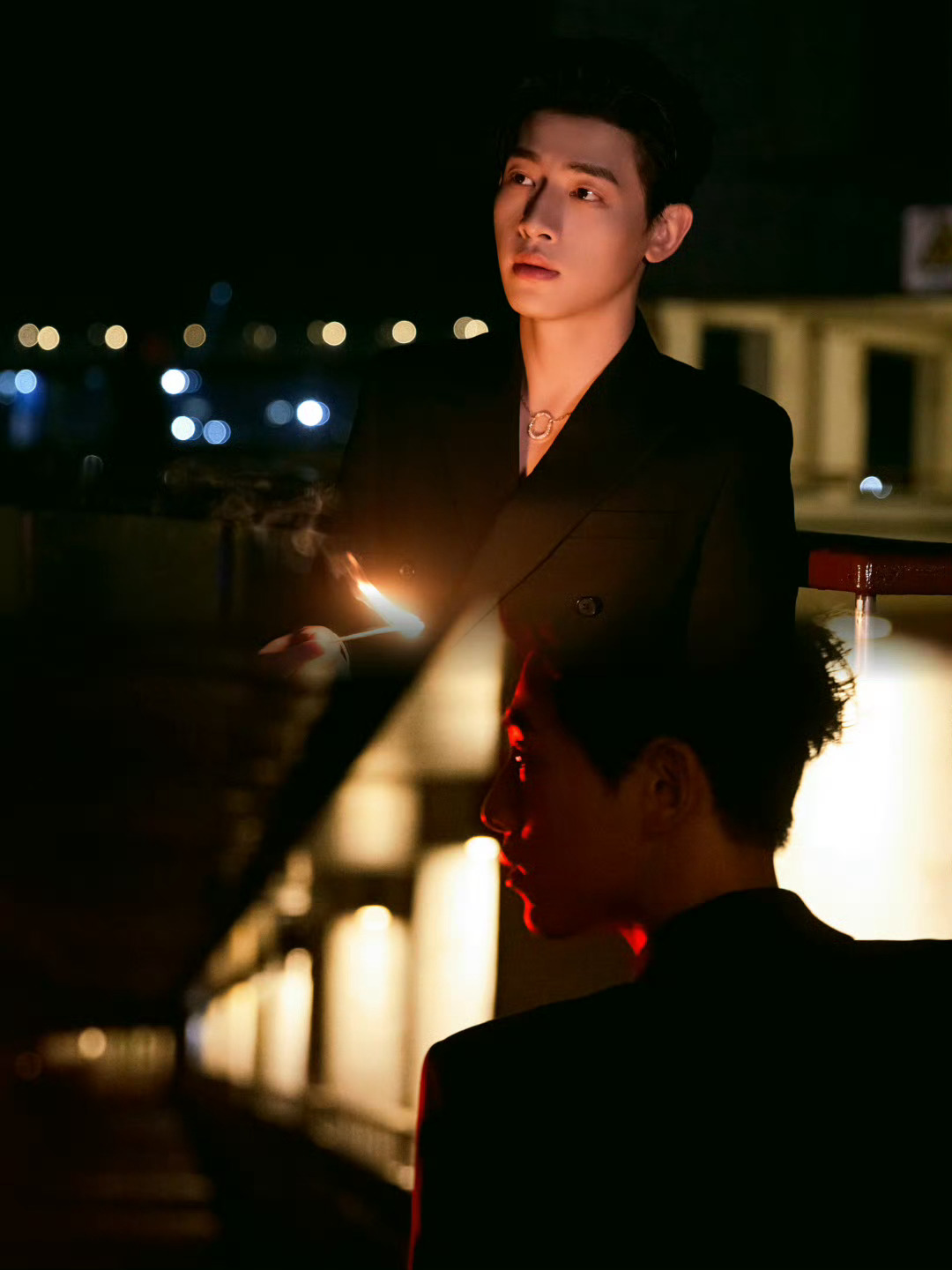 辛云来 谁教你这样咬毛衣的 一个咬毛衣的动作竟能如此迷人！辛云来今日造型大变样，