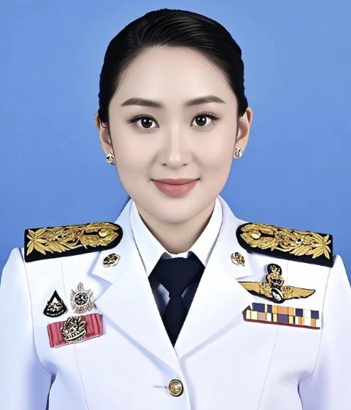 快报！泰国突然宣布了

1月7日，泰国央行发布报告称，由于出口疲软、债务高企和旅