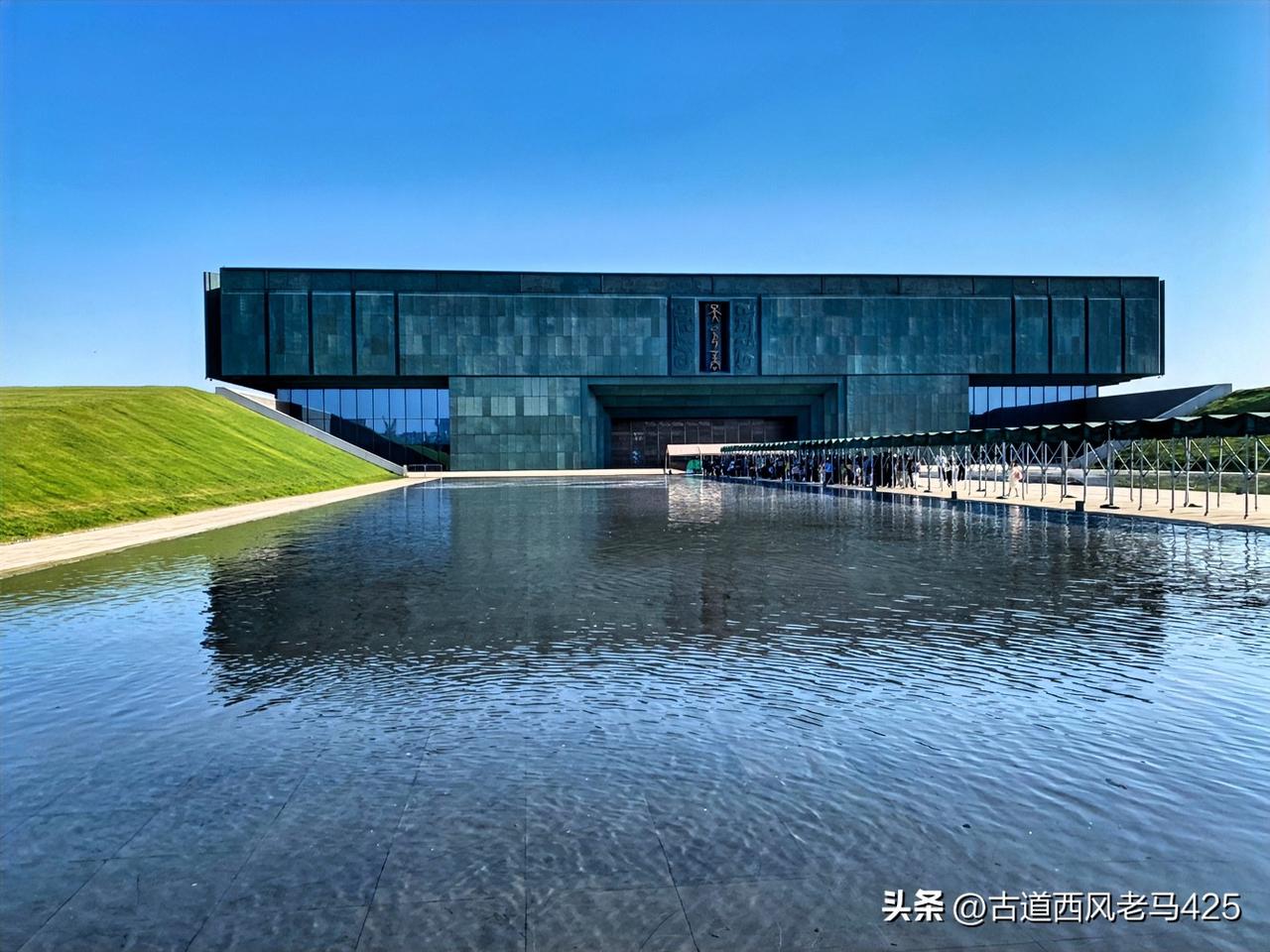 向往很久的殷墟，终在五月相会。

司母戊大方鼎，甲骨文，从殷墟出土，见证了三千多