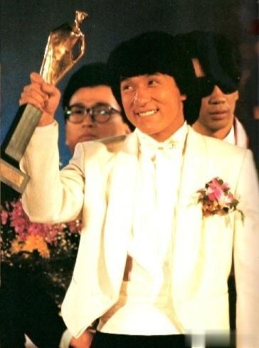 老照片：成龙大哥😎