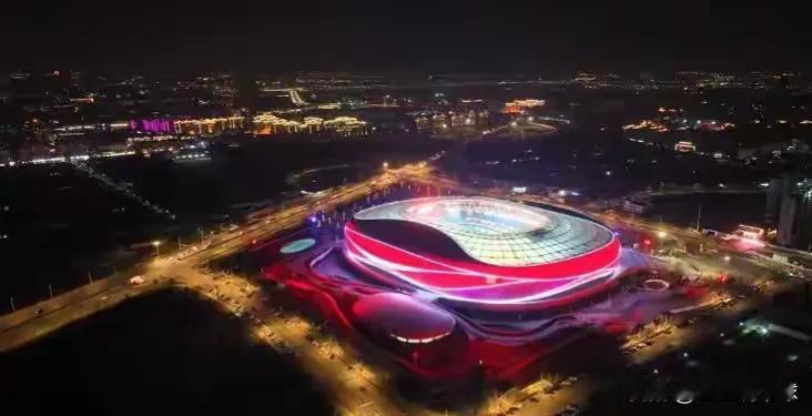 定了！18强赛国足打印尼第二个主场在青岛，三点优势尽显：
1. 青岛作为足球城，