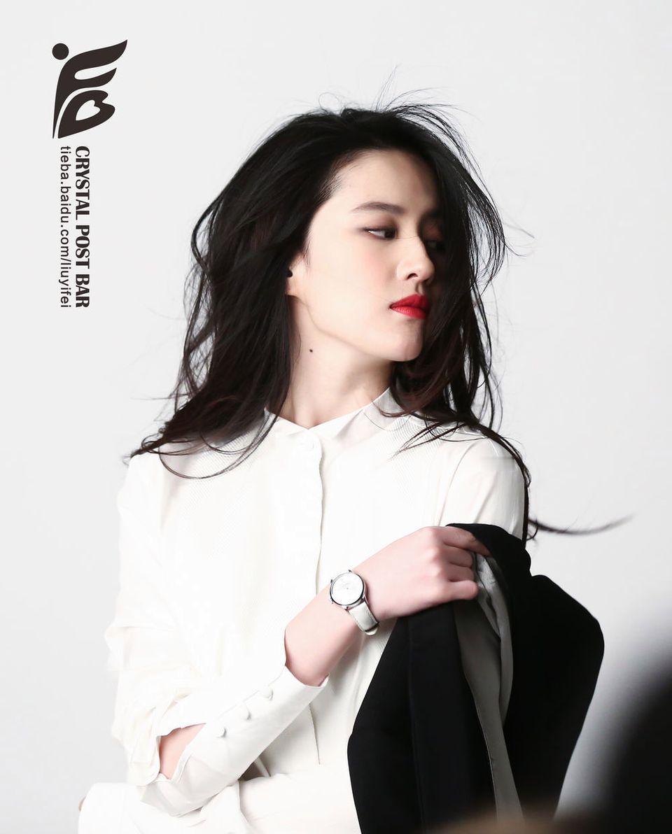 手握这么多商务  想神隐？难咯最迟下个月，就得开始上班了吧