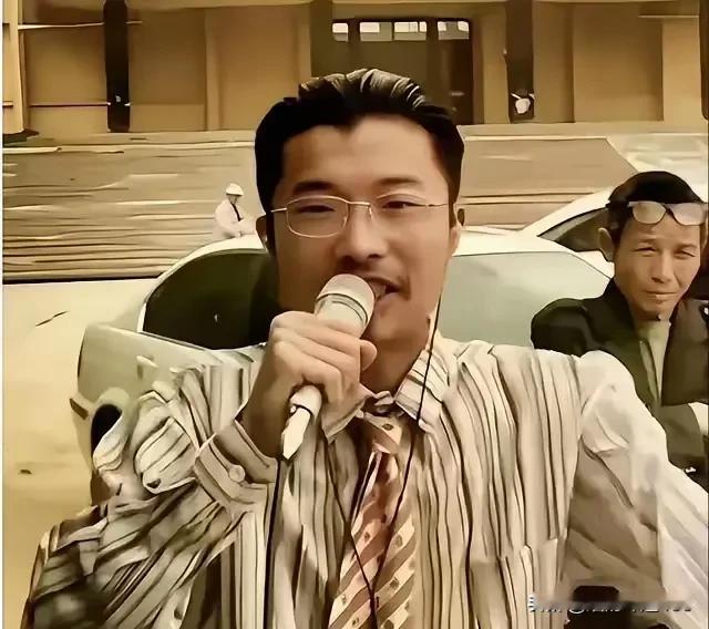 有人说，郭有才打扮像日本鬼子，让人讨厌，令人作呕！

在我看来，对于一个人的打扮