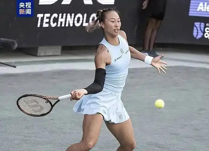 郑钦文 vs 萨巴伦卡

6月3日，2025年法网女单1/4决赛，头号种子萨巴伦