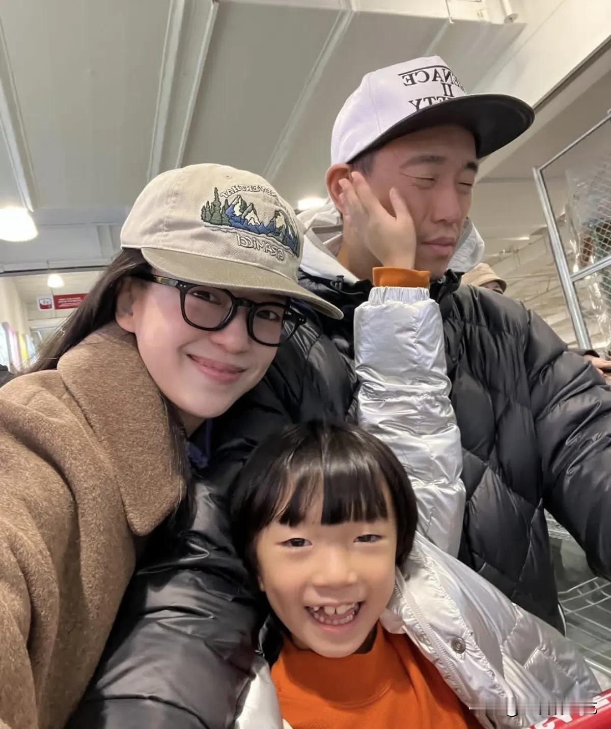 17日，Gary的妻子在自己的Instagram上写道&34;小学生寒假开始了…