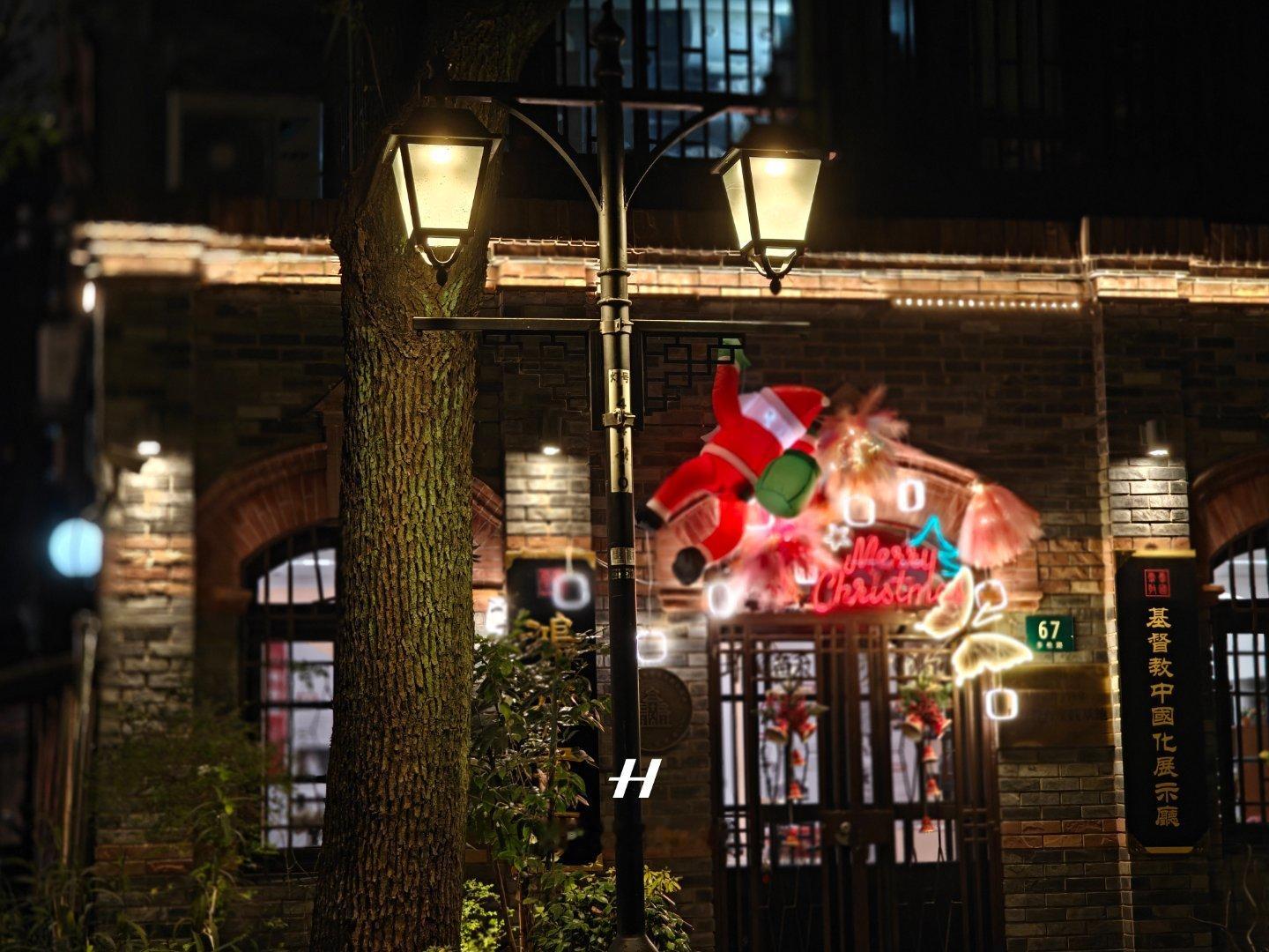 路过海伦路，还有点圣诞余味🎄 