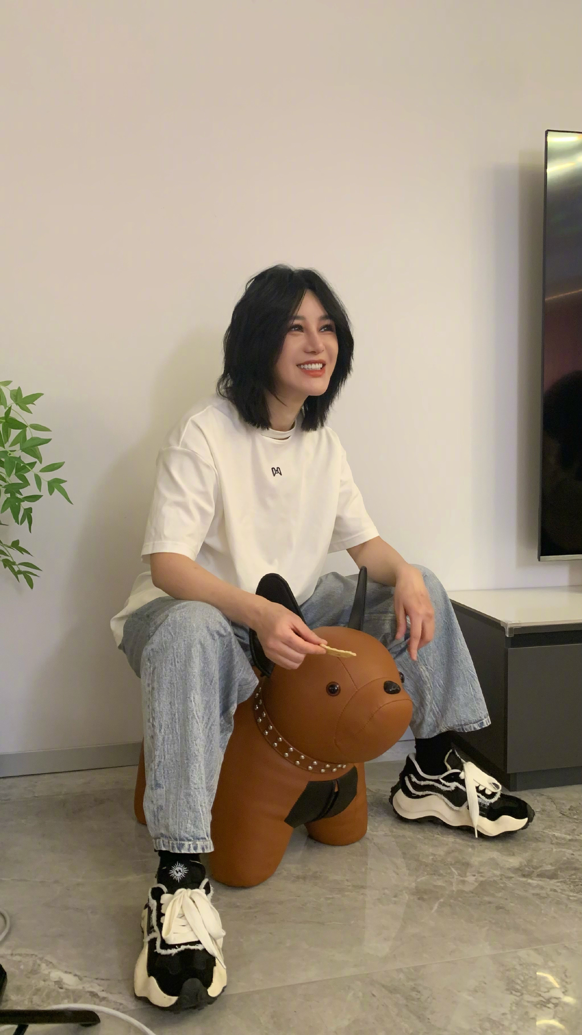 尚雯婕骨折永久性损伤尚雯婕在《合伙人》第二季自曝，第一季因意外脚部骨折，拖延治疗