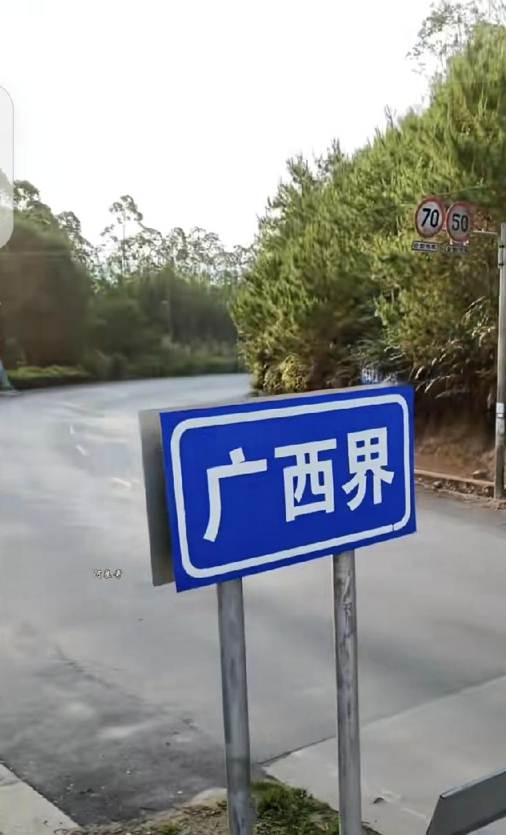 你把自己的心收回来了没？刚刚看到我同事发朋友圈了，她说外出玩了几天回来，明天就要