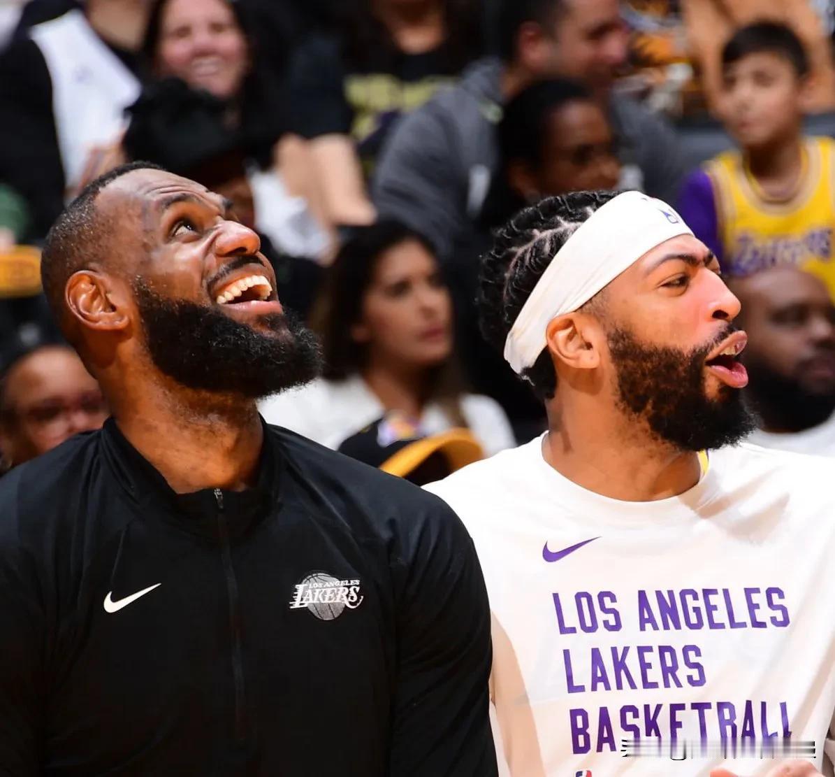 勒布朗·詹姆斯已经达到了 65 场比赛的标准。

他现在有资格获得季后赛荣誉。
