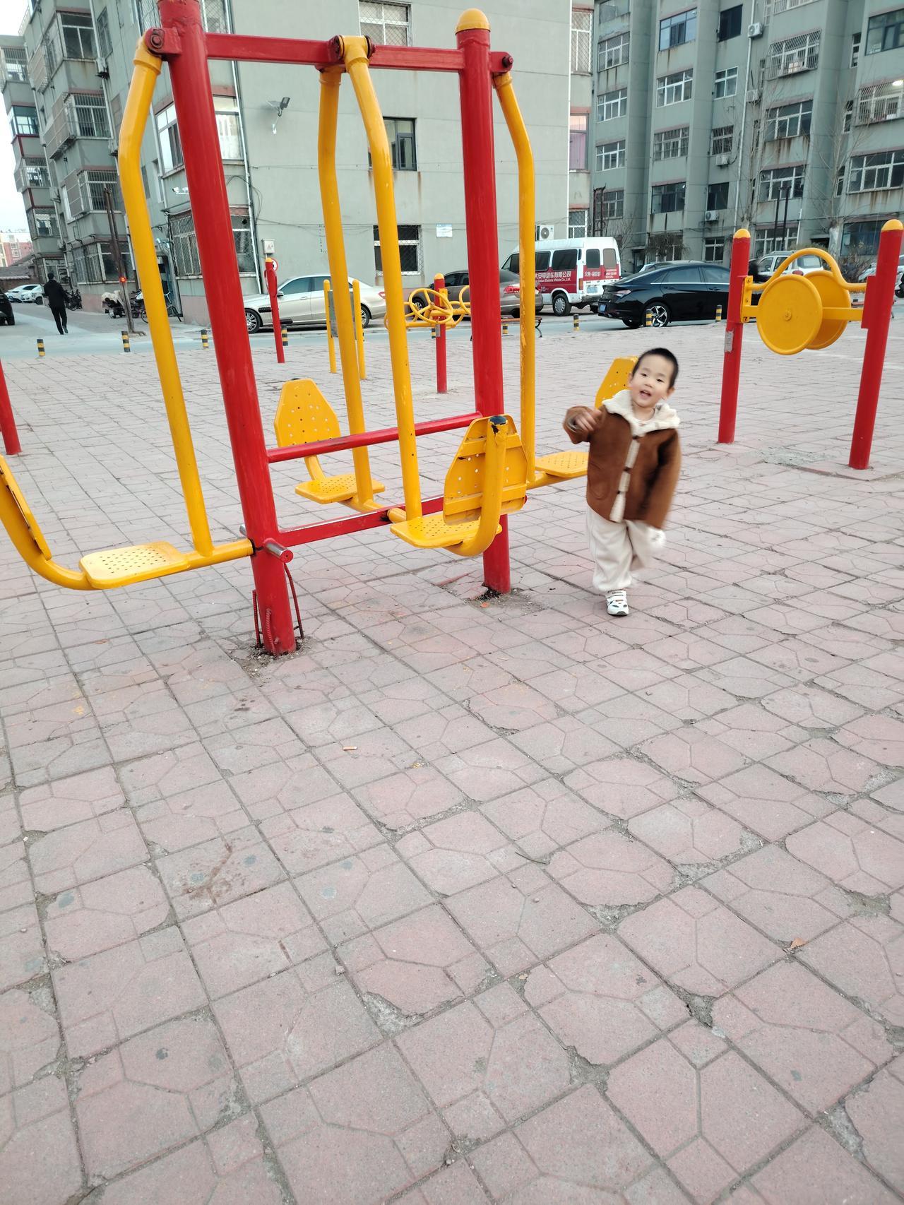 六十岁奶奶，和三岁小孙子的对话，惊呆你的脑回路！[震惊][震惊][震惊]

小孙