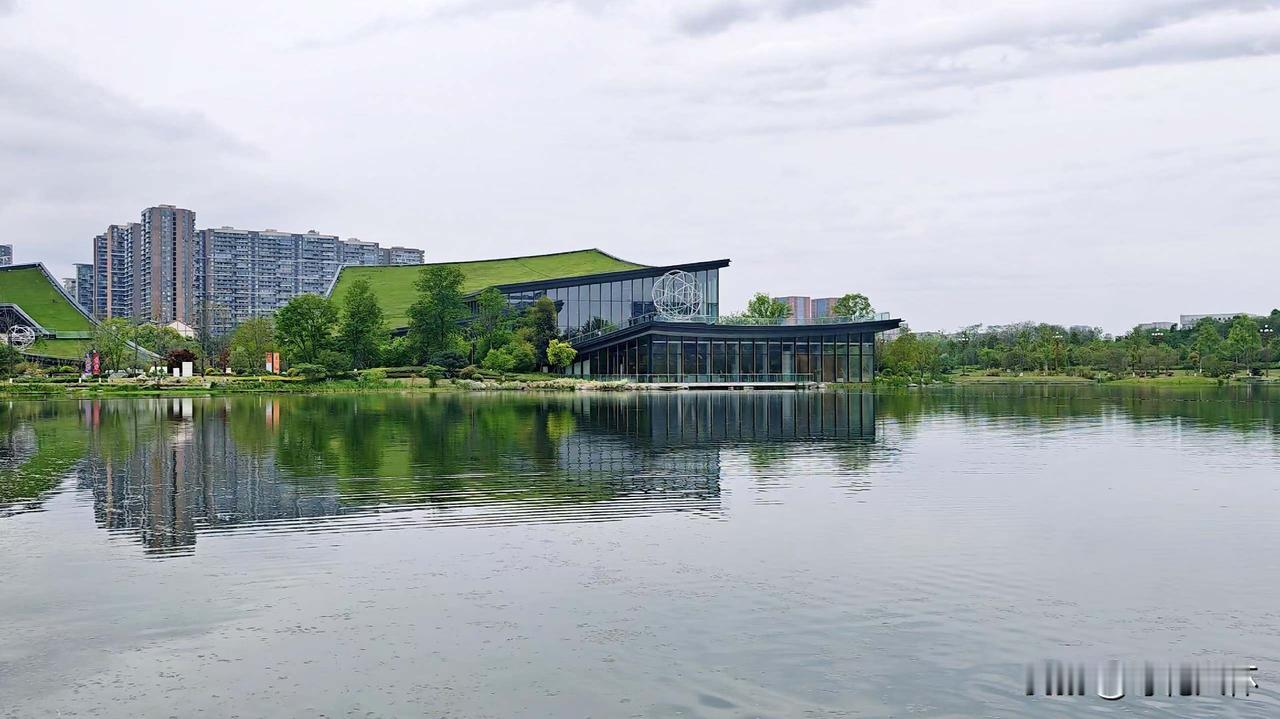 南部县的方言如何骂人？


一，梭叶子
二，犟牛，横牛
三，二谎谎
四，跳战
五