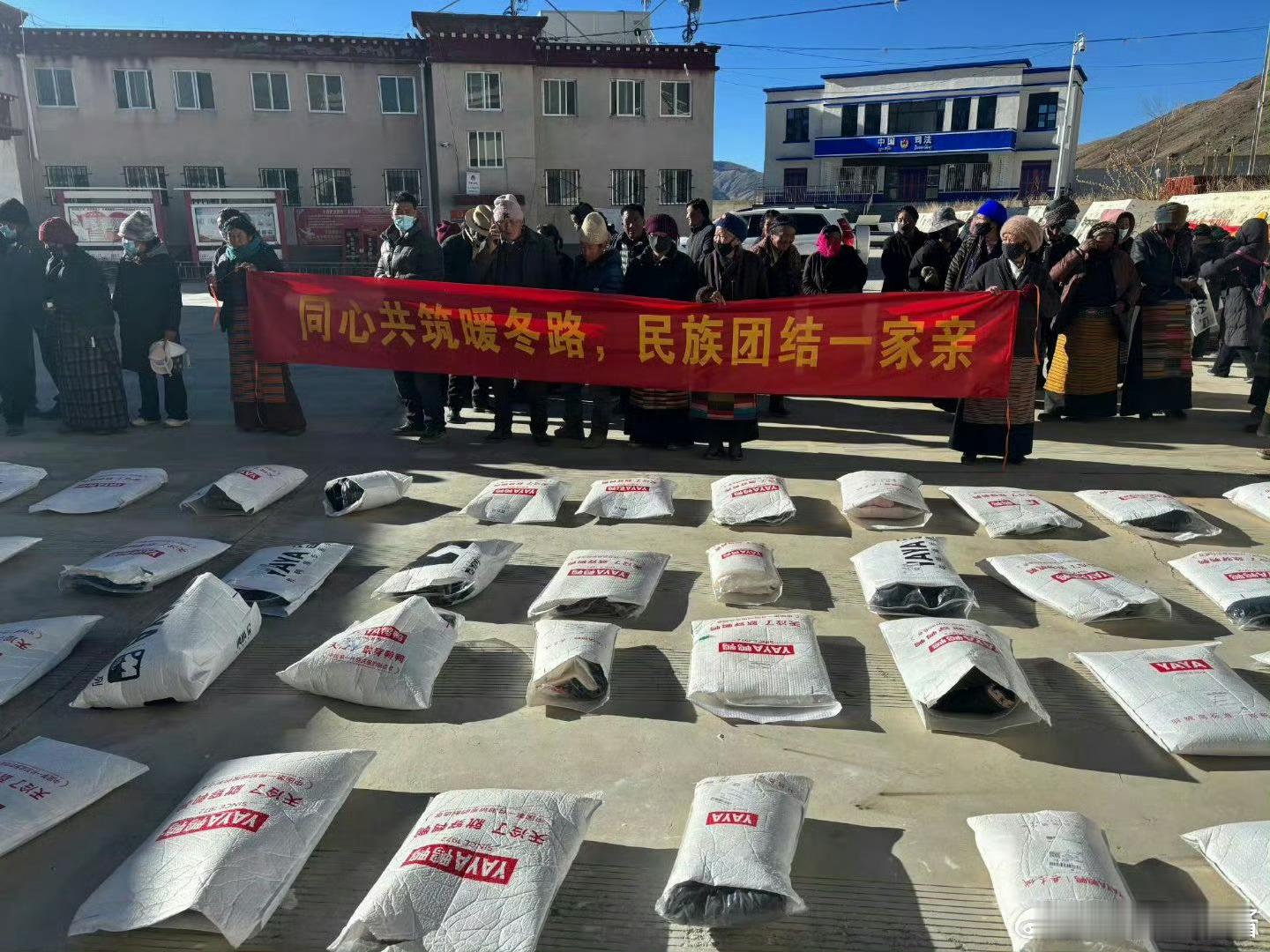 梓渝粉丝团捐赠10万元羽绒服双向奔赴的善意最动人！梓渝一直用行动传递温暖，粉丝们