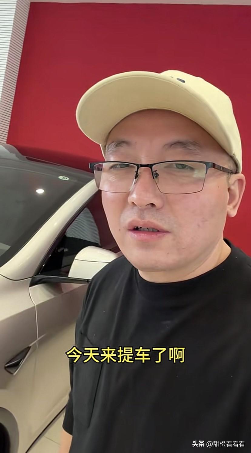 盈公主原视频部老周提车了，不需要别人买，自己给自己买了一辆，他说这车早定了，只是