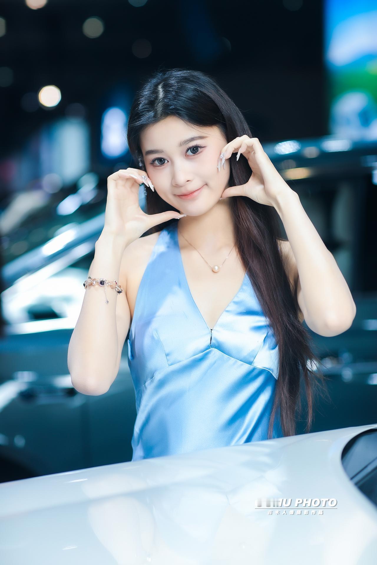 2025重庆汽车消费节长城展台模特小姐姐