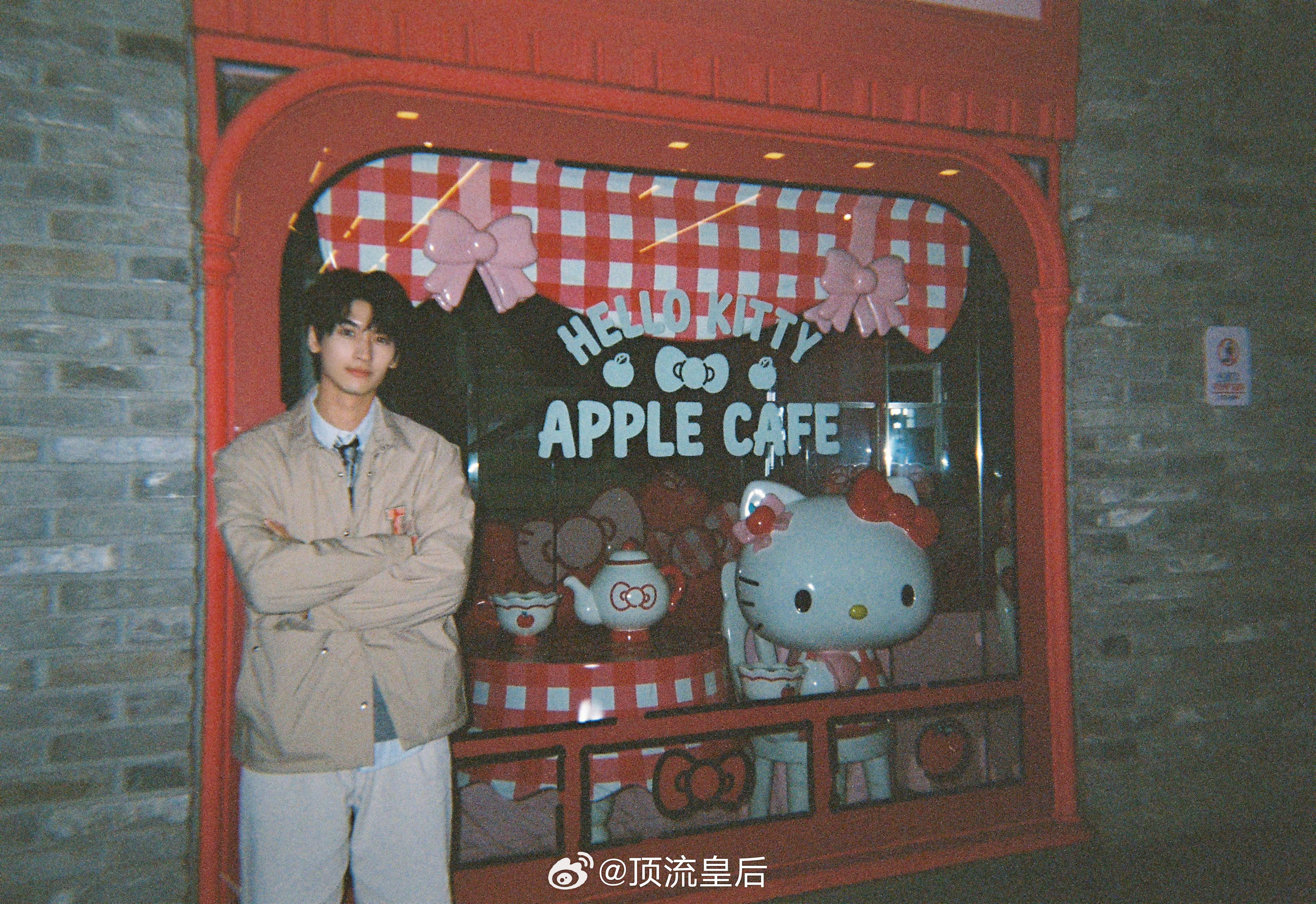 来看黄俊捷营业，内敛俊秀，内娱少有。 