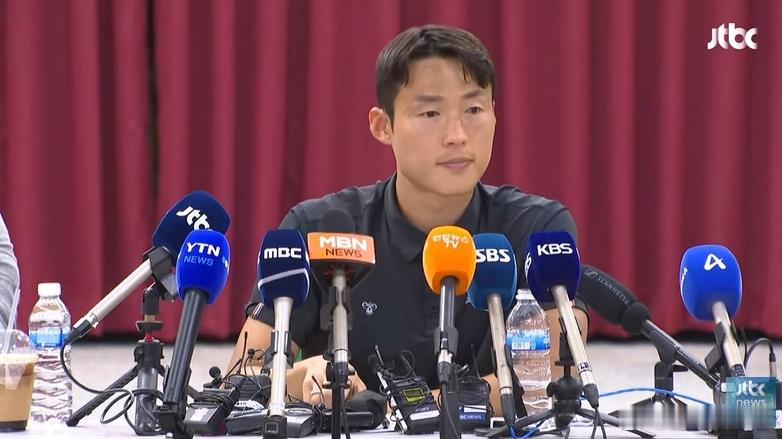 今天下午韩国球员孙准浩召开发布会，回应了有关被中国足协终身禁足一事。在发布会上，