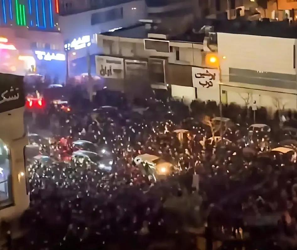 伊朗骚乱一事，充分说明，一个国家有了稳固的制度，才能长治久安，才会抵御外部势力渗