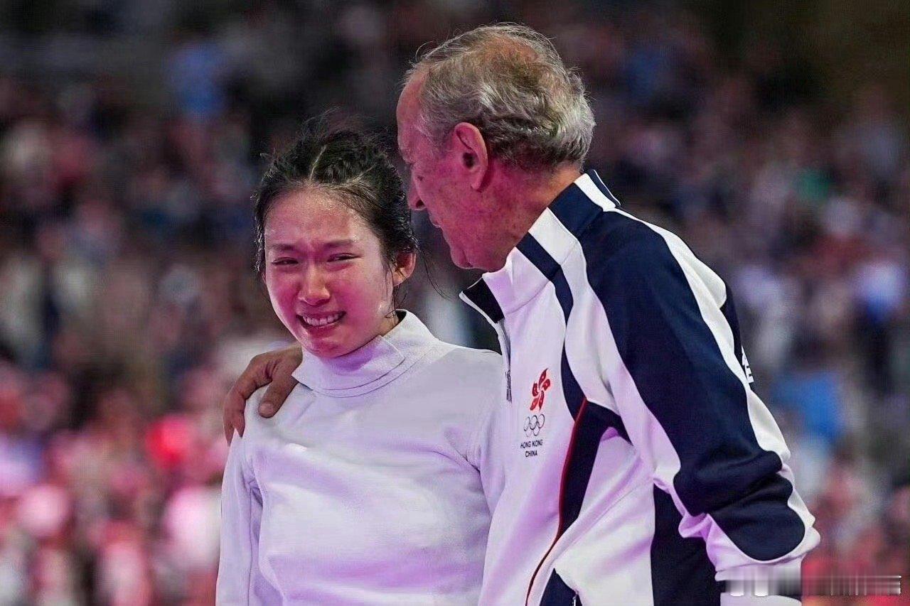 #这就是来自击剑冠军的杀伤力吗#第一次看击剑比赛就为它着迷了，点到为止，真的是一