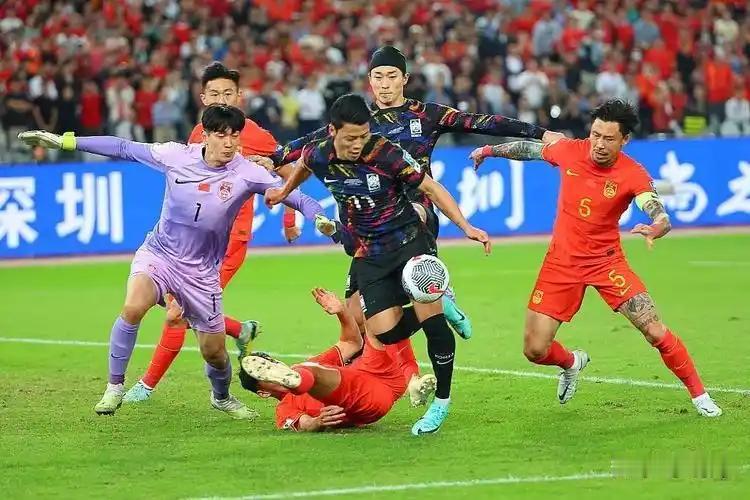 比韩国输球更可怕的事情出现了，这支球队已经没有了任何斗志，更衣室也出现了问题。