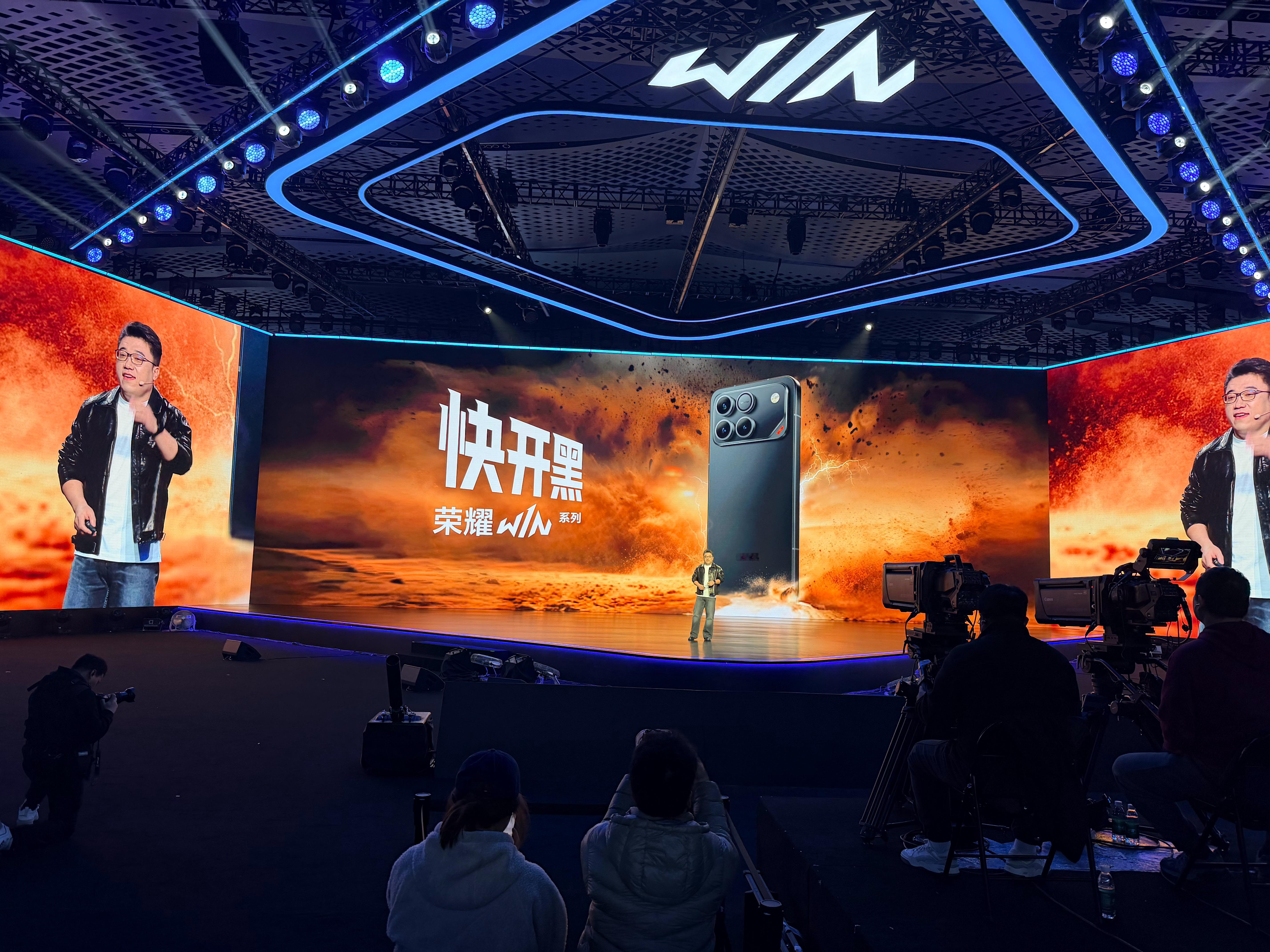 荣耀WIN系列的三个颜色，看看手机质感金属中框、超大中框弧度设计，挺有质感荣耀发