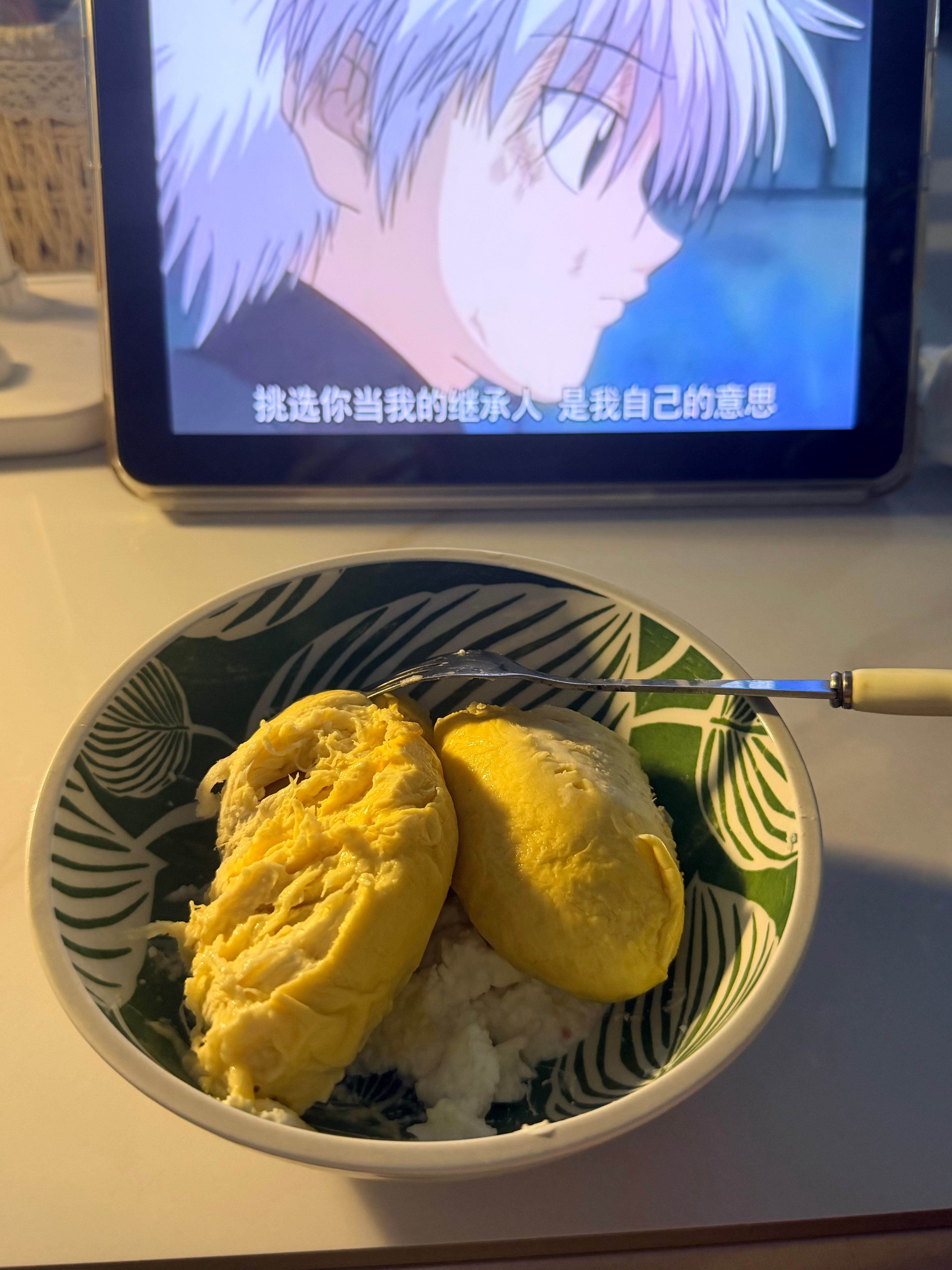 拌桃子剩下的一点干噎酸奶和榴莲一起吃真的爆难吃像谁吐的