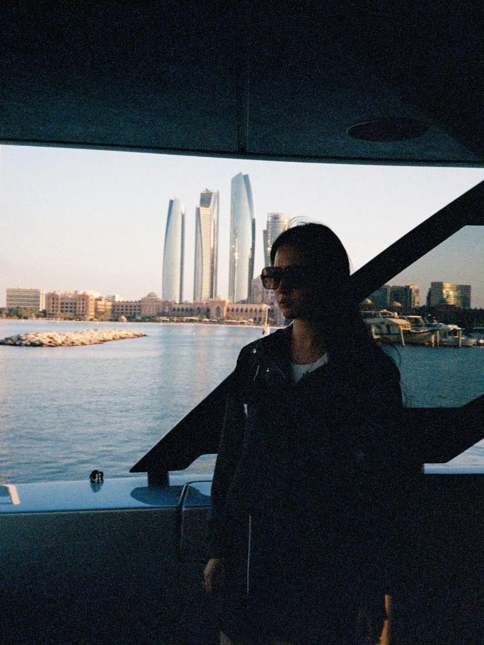 刘亦菲IG更新阿布扎比库存美图～