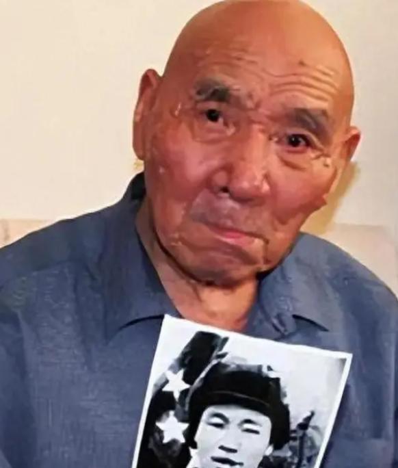 1953年，伟人见到志愿军“打坦克英雄”苏吊蛋后，觉得这个名字实在不雅，便笑着对
