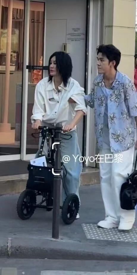 尚雯婕身边随时刷新一个李佳琦被巴黎合伙人整破防了！尚雯婕受伤后，每个人都主动当“