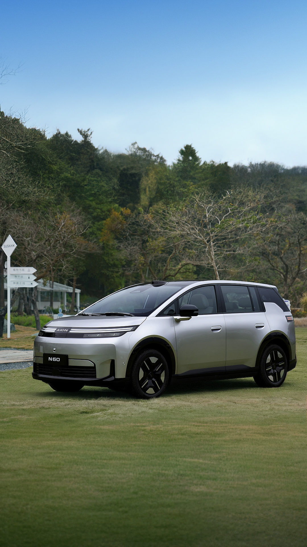 曾经是宝马i系列设计负责人，被称为豪华电动超跑教父，如今是广汽执行设计总监，打造