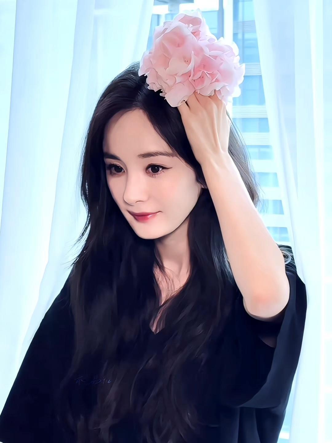 杨幂 并不是我好色，只是花开的正艳，我不看，倒显得我不解风情 ​​​