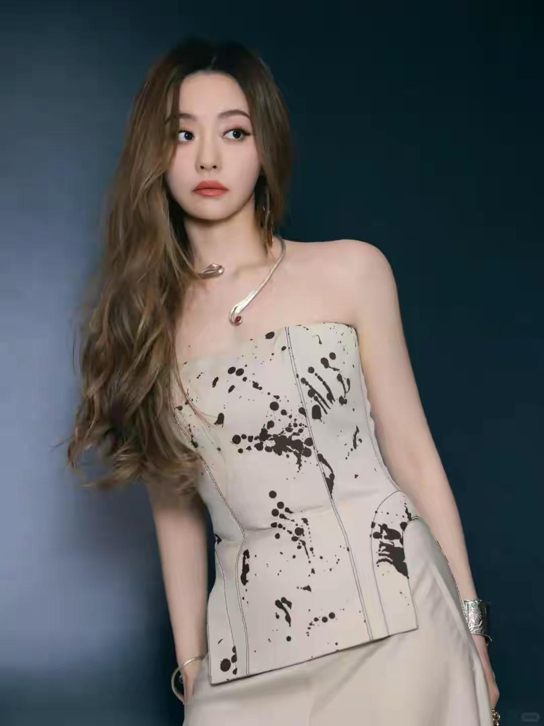 知道她的歌非常好听，就是想不起来名字了