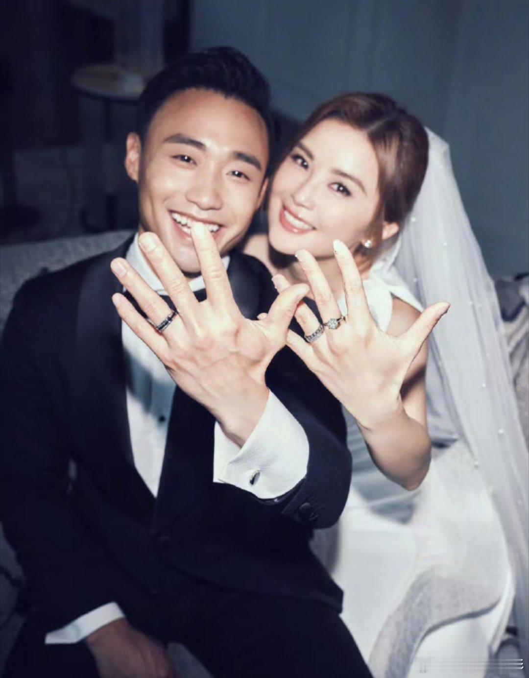 蔡卓妍结婚阿sa结婚了！！一定要幸福啊 