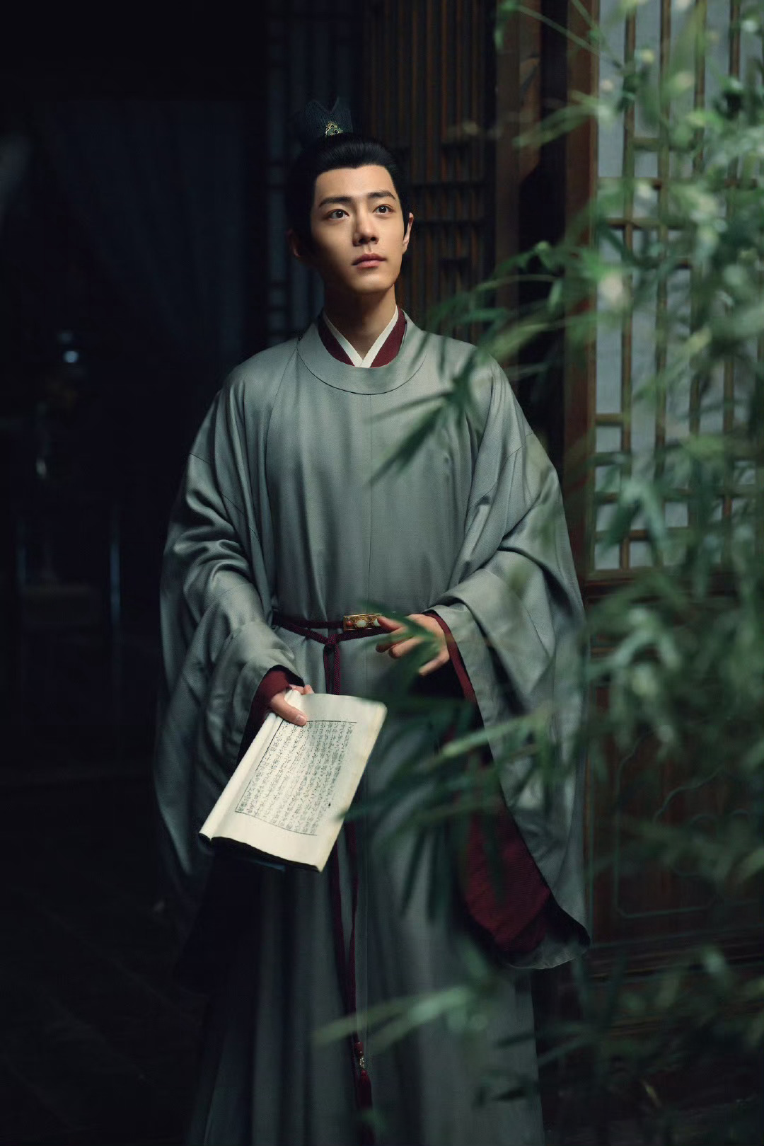 肖战一岁一礼，一寸欢喜愿你心之所向，熠熠生辉生日快乐啊肖战，10:10 十全十美
