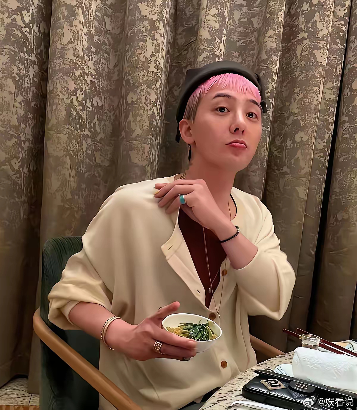 很尊重明星，只是不理解。权志龙为什么能把万千少女迷的不要不要的 