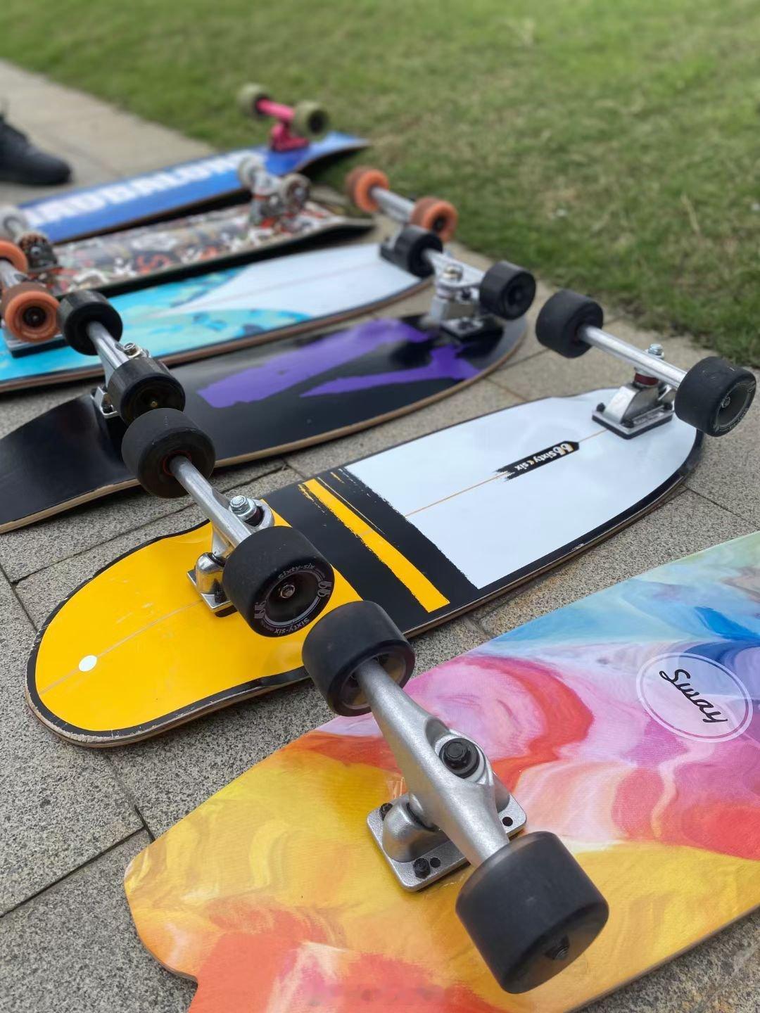 生活本来烦闷，但只要站在板上，滑起来就有风会滑板是一件既酷又酷的事