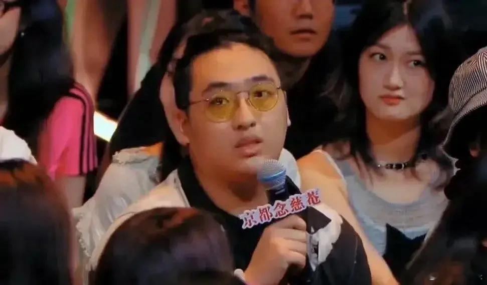 这个居然是费曼！吴镇宇的儿子…他上来自我介绍，开头就是：你们可能认不出我了。我看