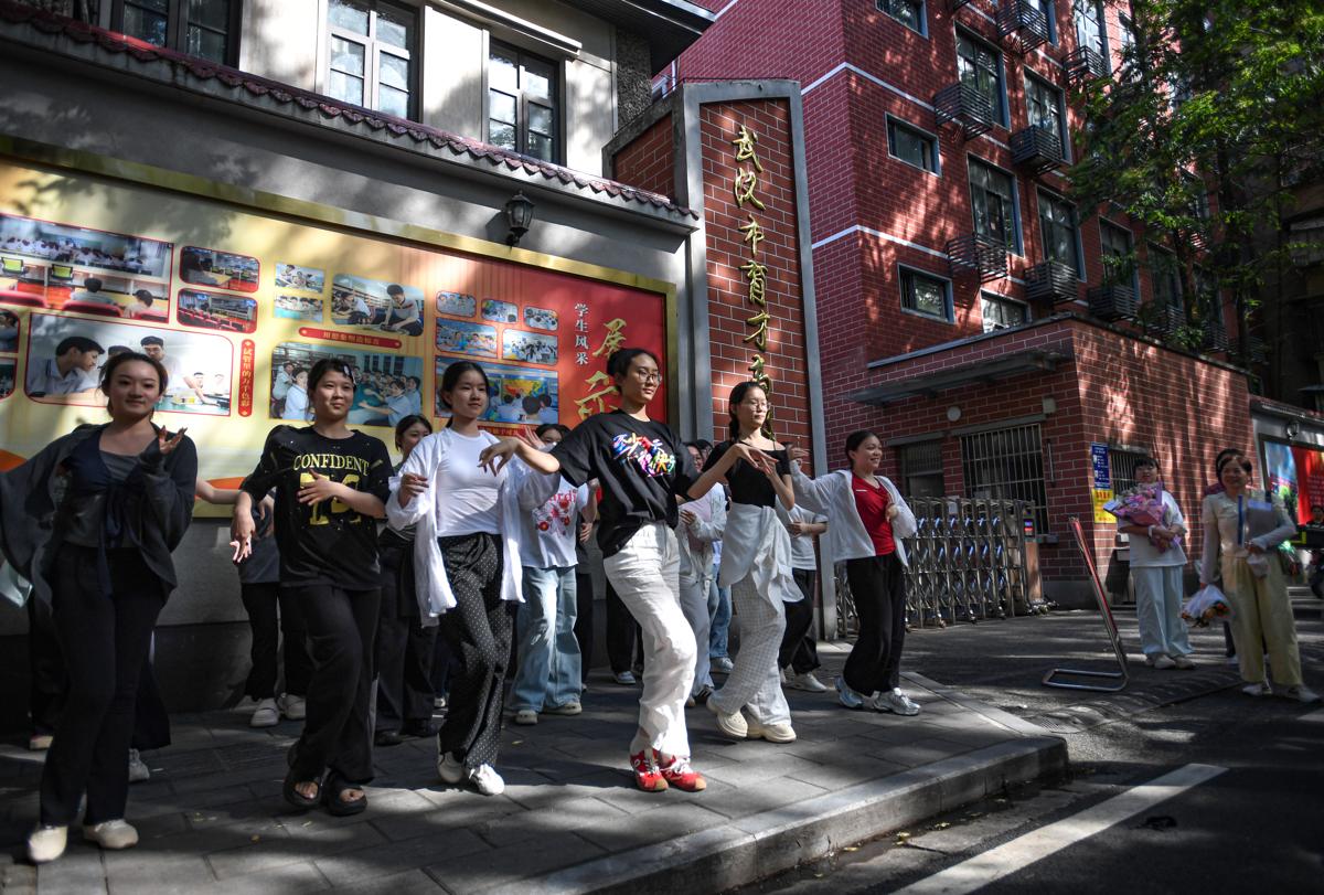 铃声一响，高考落幕！6 月 9 日下午三点四十五分，湖北 2026 年高考圆满结
