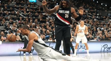 鹿晗 红包杨瀚森未出战，文班亚马伤退！开拓者逆转马刺将系列赛大比分追平，NBA季