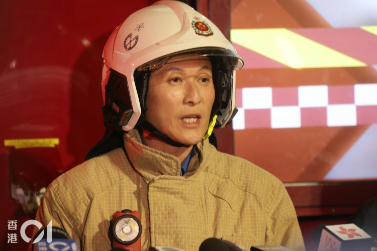 【#香港火灾3座大厦火势仍在扑灭中#】 据“香港01”新闻网11月27日报道，大