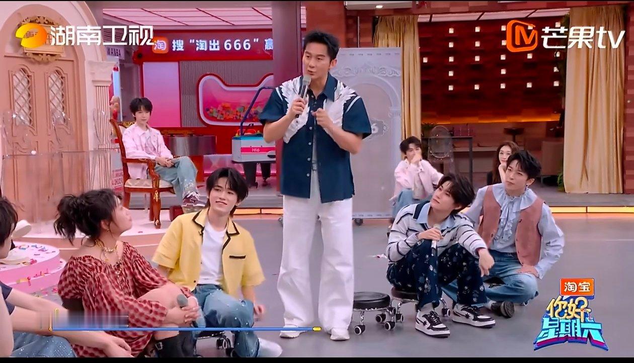 李晨正是嘴甜的年纪你好星期六 李晨最甜的把大家都听合不拢嘴了。 