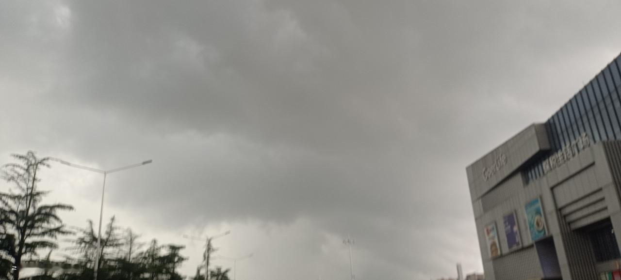 潍坊迎来持续降雨，下雨天上下班的同志们一定要注意出行务必做好安全防范
 
7月2