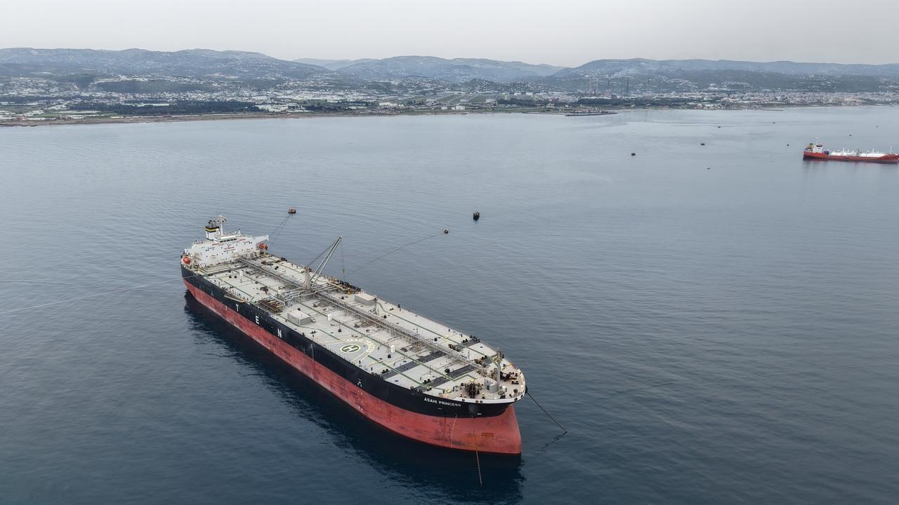 美国退让了！
4月21日，据伊朗陆军公共关系办公室发布声明称，伊朗油轮“锡里城”