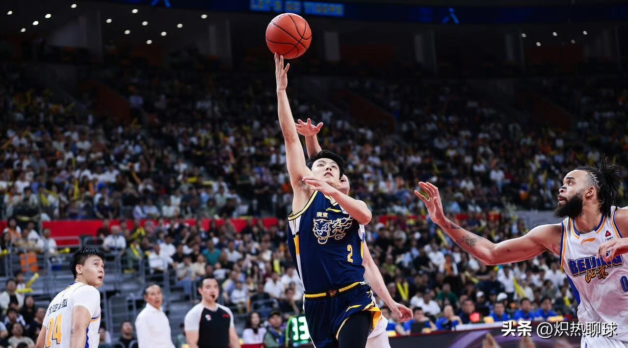 广东宏远明晚只要战胜浙江广厦，就能够锁定季后赛席位，杜锋的机会来了！
昨晚浙江广