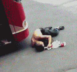 刚才撞的姿势好像不太对……
重新撞几次