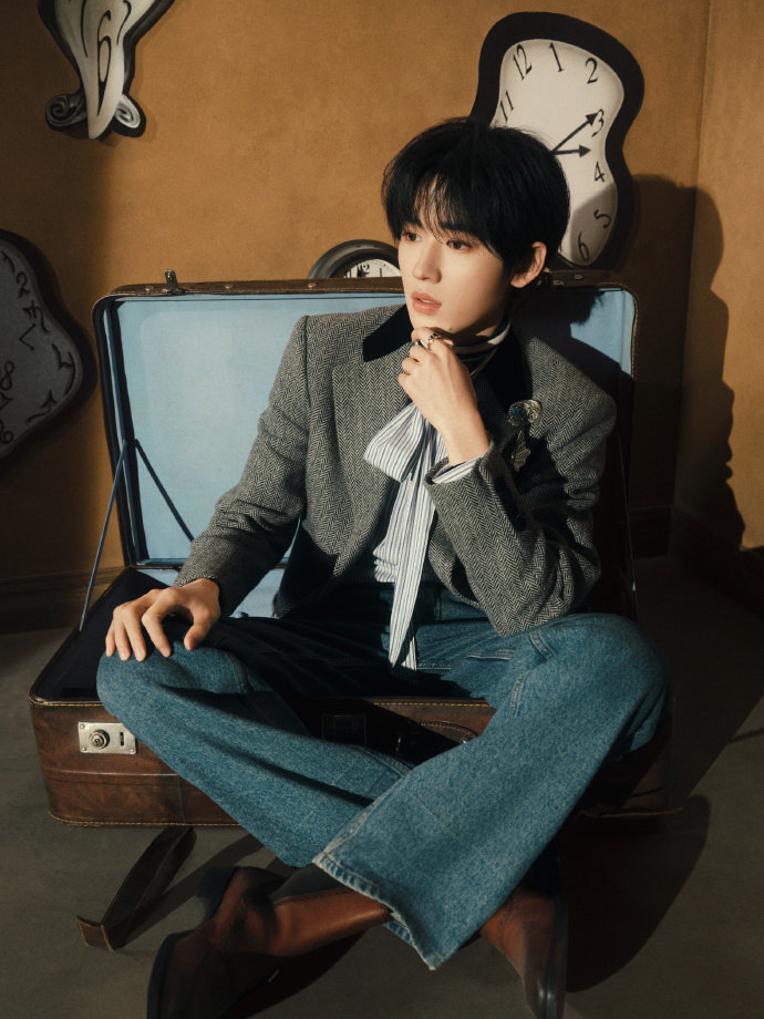 宋亚轩无趣生活指南大片 宋亚轩爱是拨动奇遇时针宋亚轩无趣生活指南大片，宋亚轩爱是