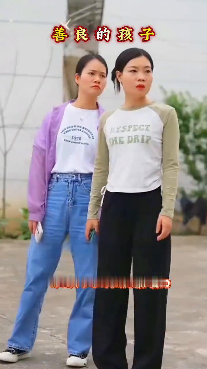 善良的孩子。
冰封大地时，雪中送盆炭化作。善良的孩子，漫漫长夜里彼此手牵手。蓝蓝