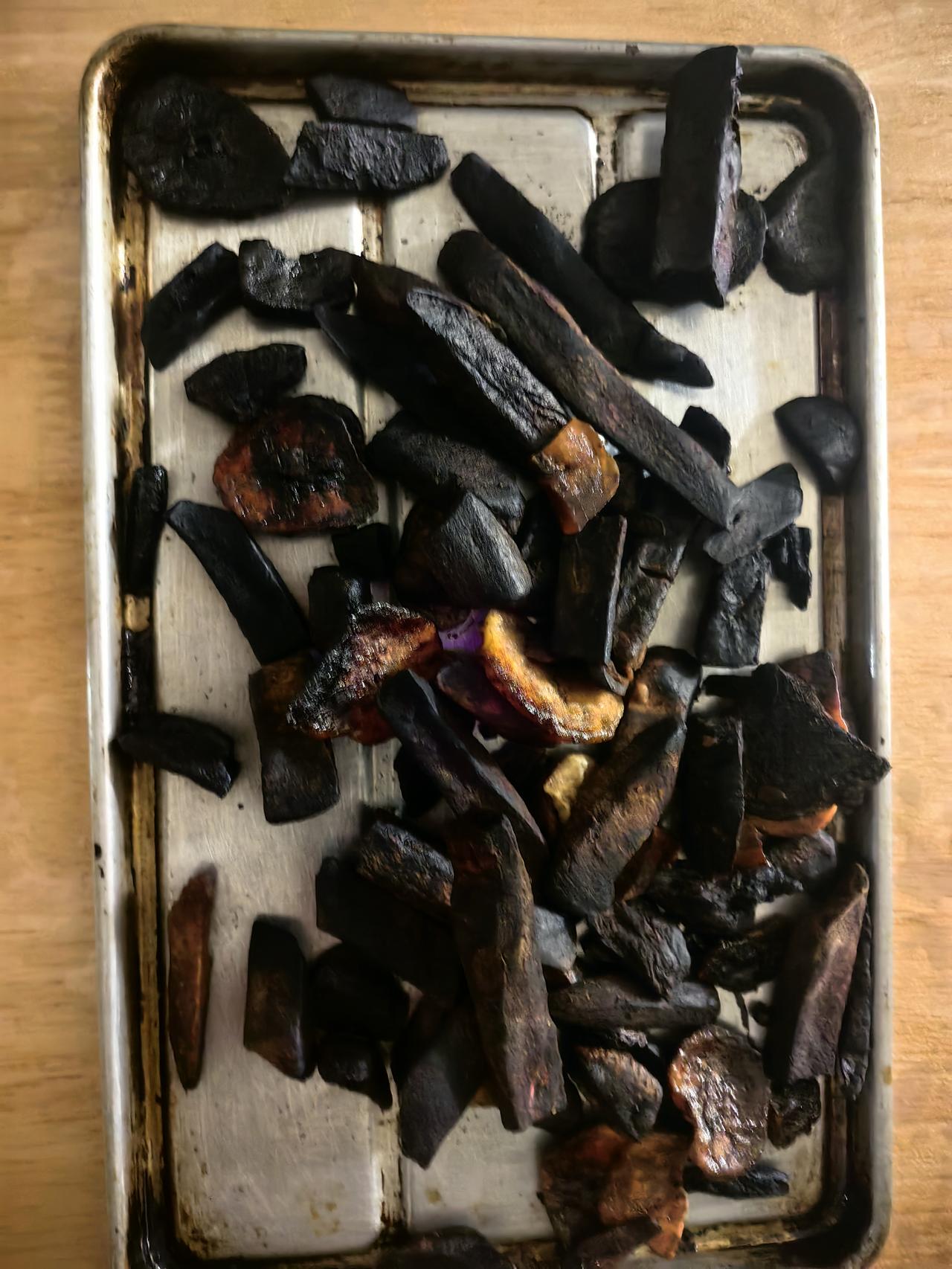 年龄越大，越觉得年轻时的自己特别傻[捂脸]
看我做的黑暗料理，谁敢吃？