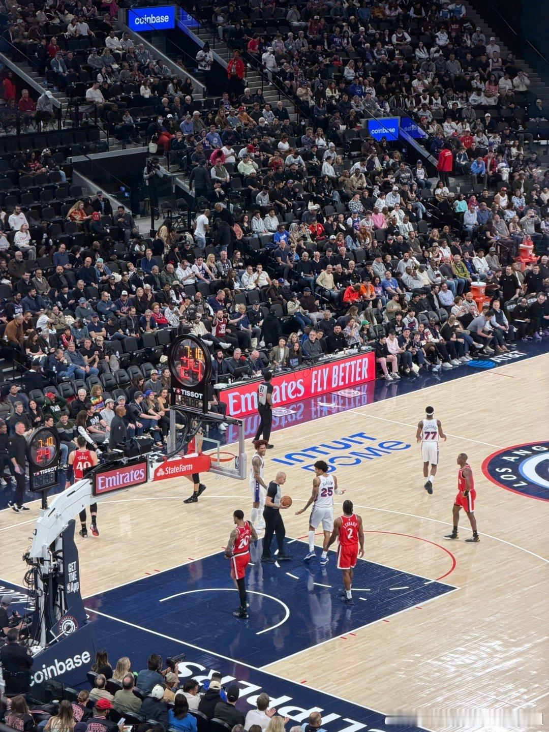 啊？？？比赛第三节这么爆炸的嘛？？？